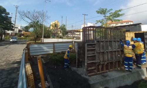 Volta Redonda: alça do Viaduto Heitor Leite Franco começa a ganhar pilares e estrutura da rampa de descida